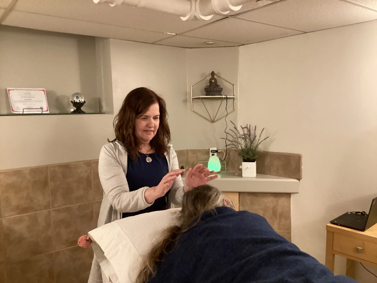 Reiki Winnipeg session for relaxation and energy healing at So Full Reiki